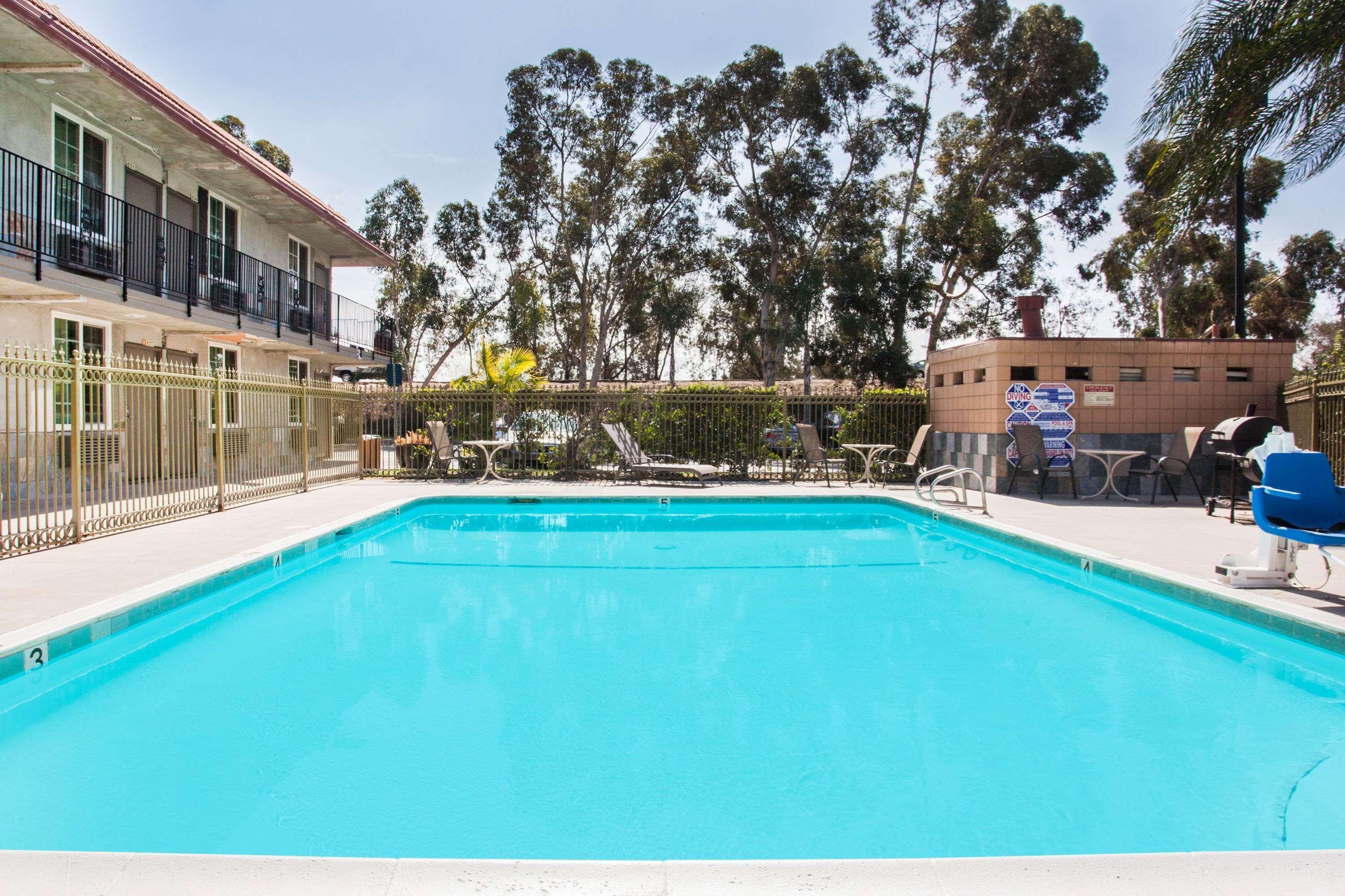 במוטל Super 8 By Wyndham Redlands/San Bernardino מראה חיצוני תמונה