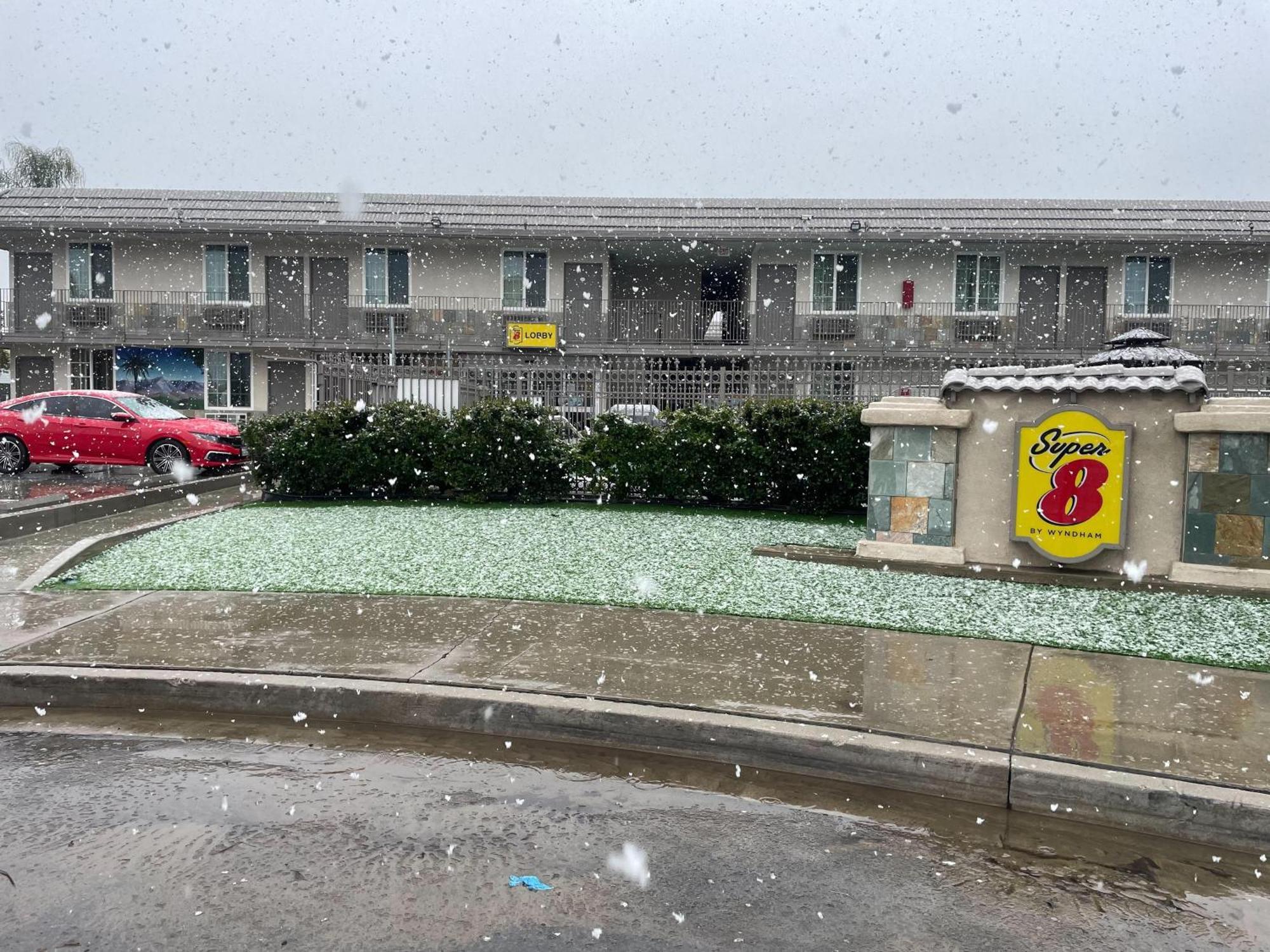 במוטל Super 8 By Wyndham Redlands/San Bernardino מראה חיצוני תמונה