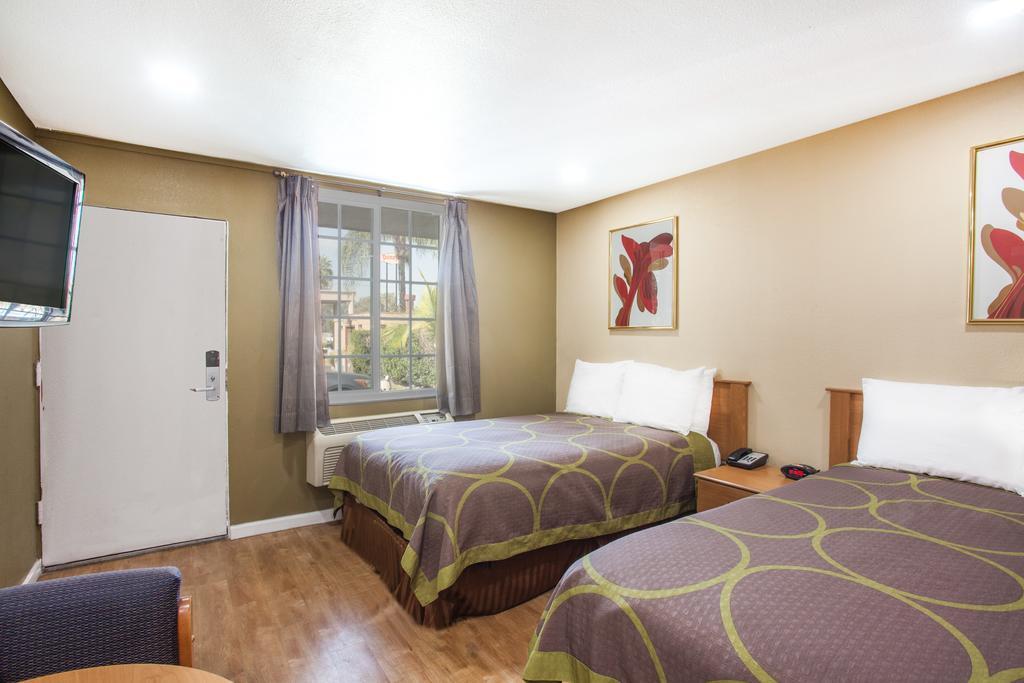 במוטל Super 8 By Wyndham Redlands/San Bernardino מראה חיצוני תמונה
