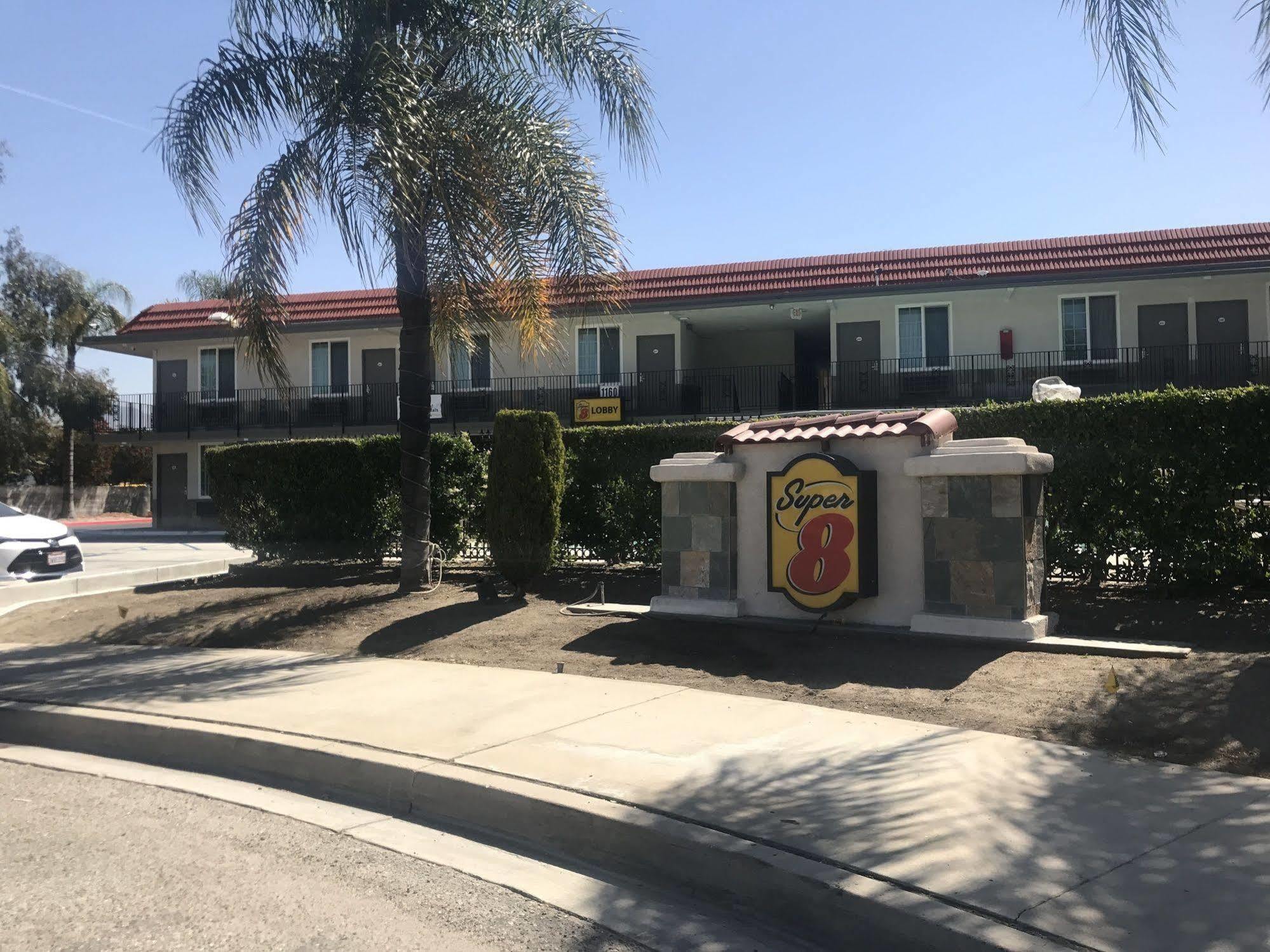 במוטל Super 8 By Wyndham Redlands/San Bernardino מראה חיצוני תמונה